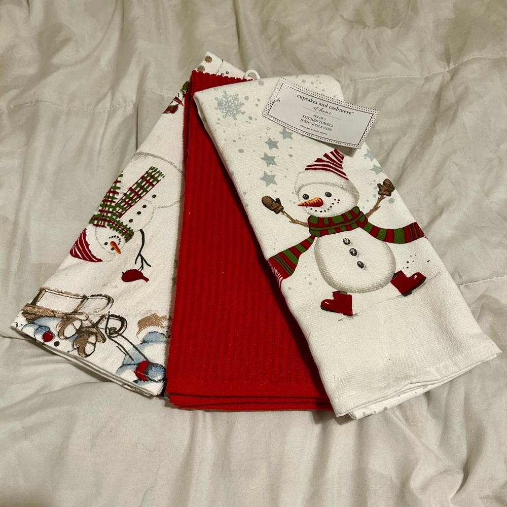 Cupcakes and Cashmere Festive Snowman Kitchen Towels Set